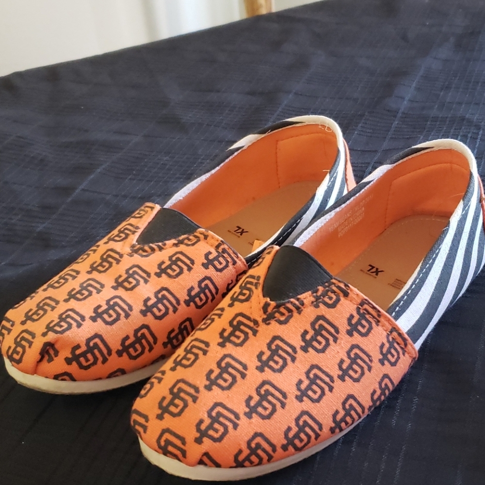 San Francisco Canvas Sneakers.